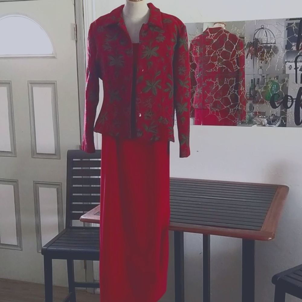 Jessica Howard suit